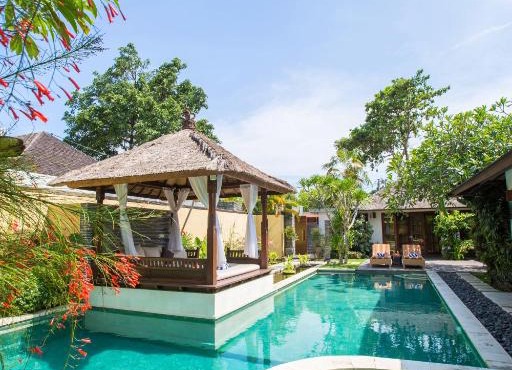 Villa Seriska Satu Sanur,a Luxury 4-Bedroom Villa, 5 mins walk to ICON Mall, Beach & 24hrs Security
