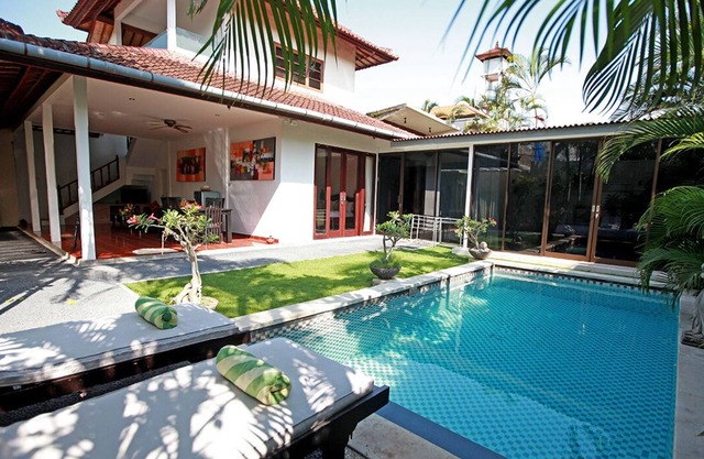 3 Bedroom Pool Villa, Central Seminyak, Daily housekeeping staff