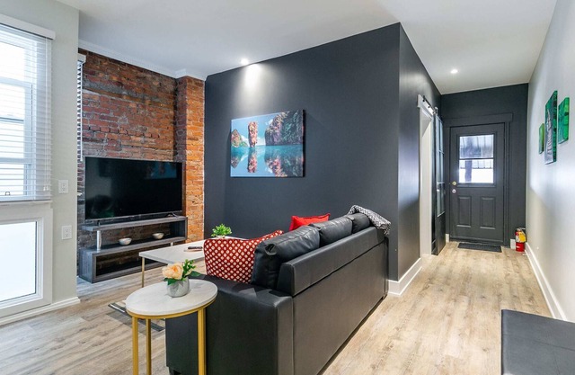 Cozy Br Apt Netflix 