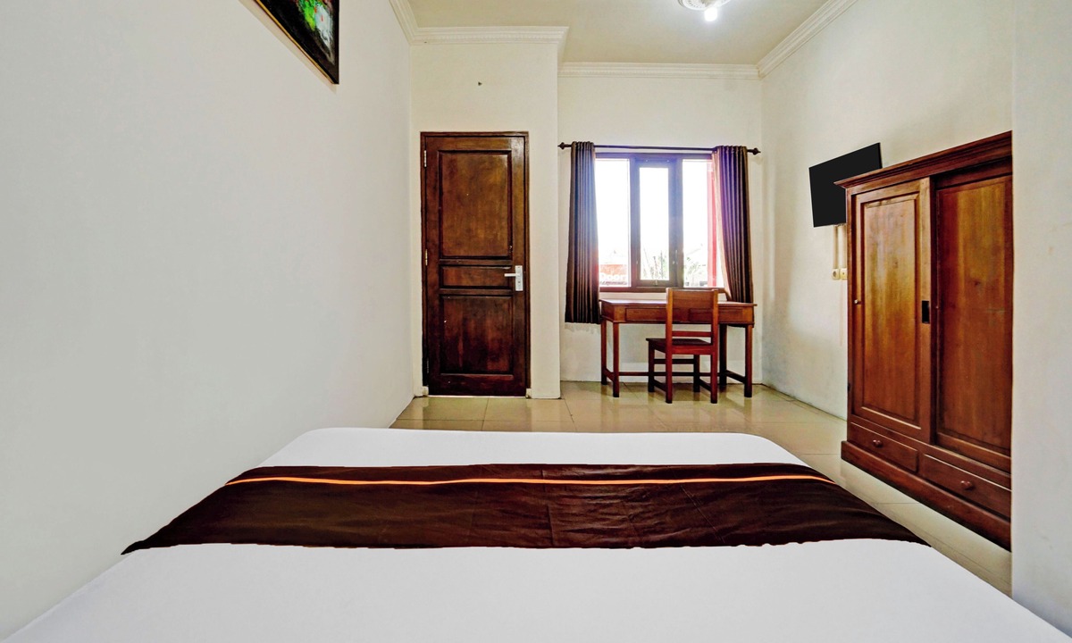 Lamongan Hotel | Super OYO 3702 Homestay Bougenville Syariah