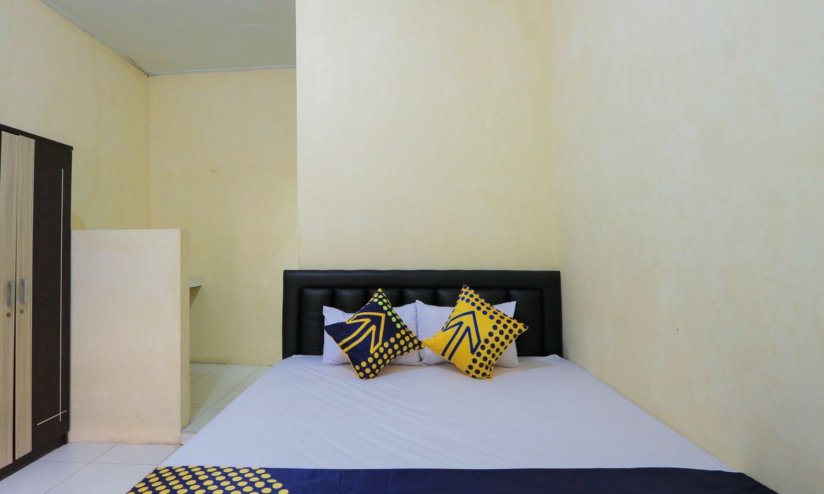 Rogojampi Hotel | OYO 2371 Islami Family Residence