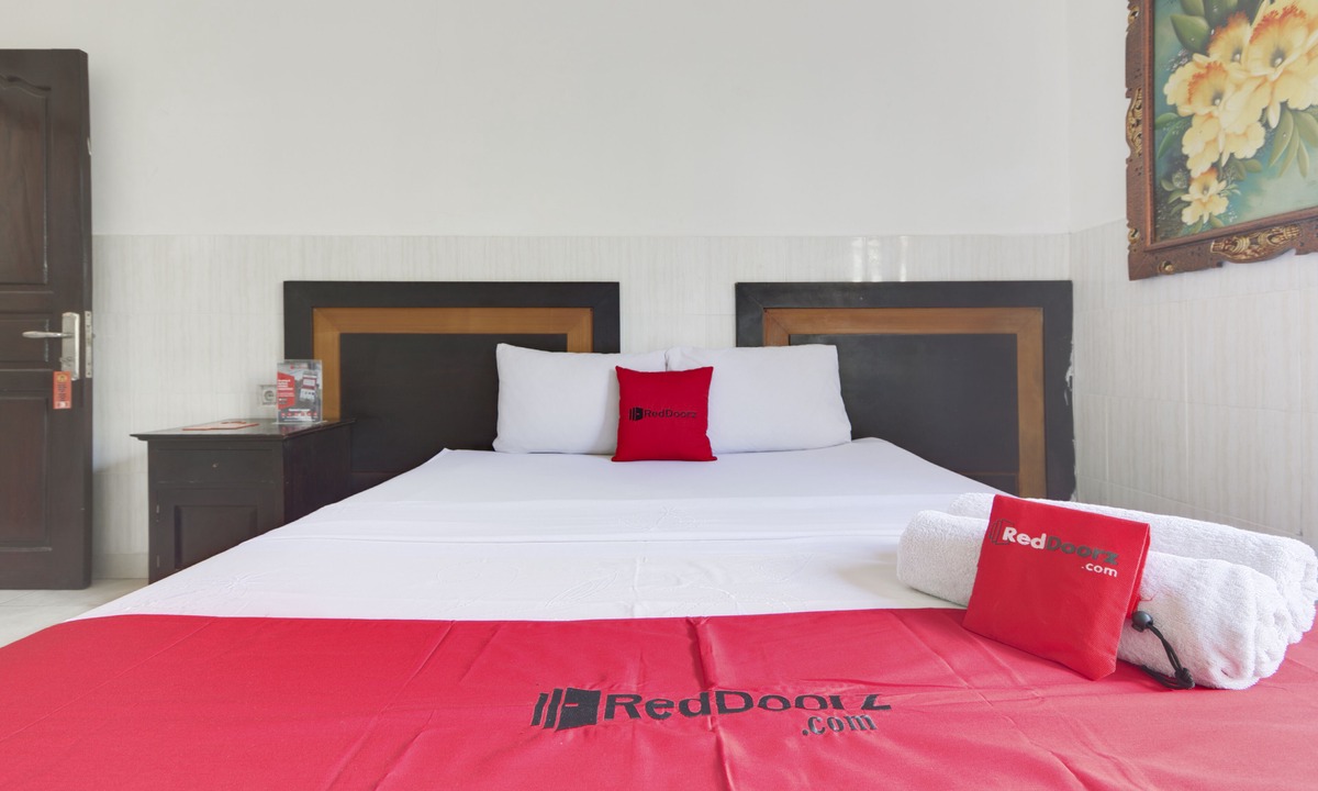 Denpasar Barat Hotel | RedDoorz near Stadion Kompyang Sujana Bali