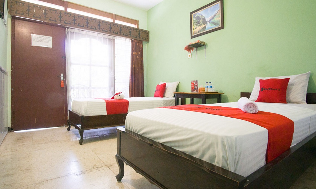 Jember House | RedDoorz Syariah @ Jalan Gajah Mada