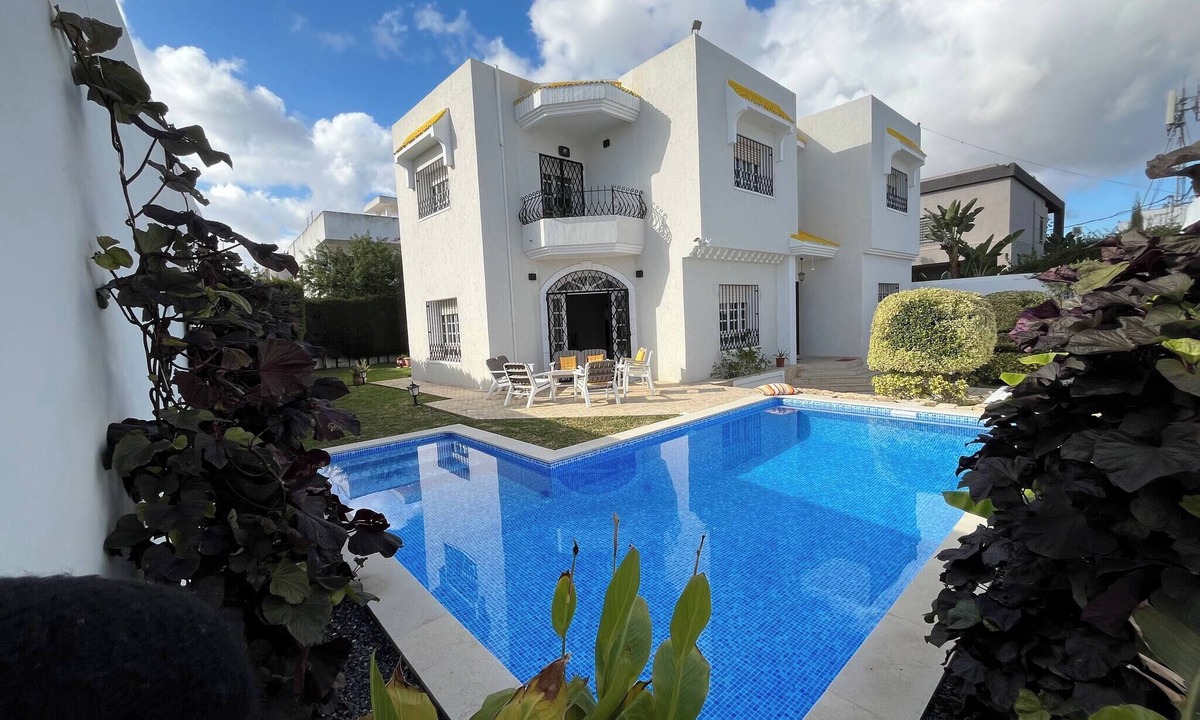 La Soukra Villa | Charming 600sqm Villa With a Large Garden & Pool