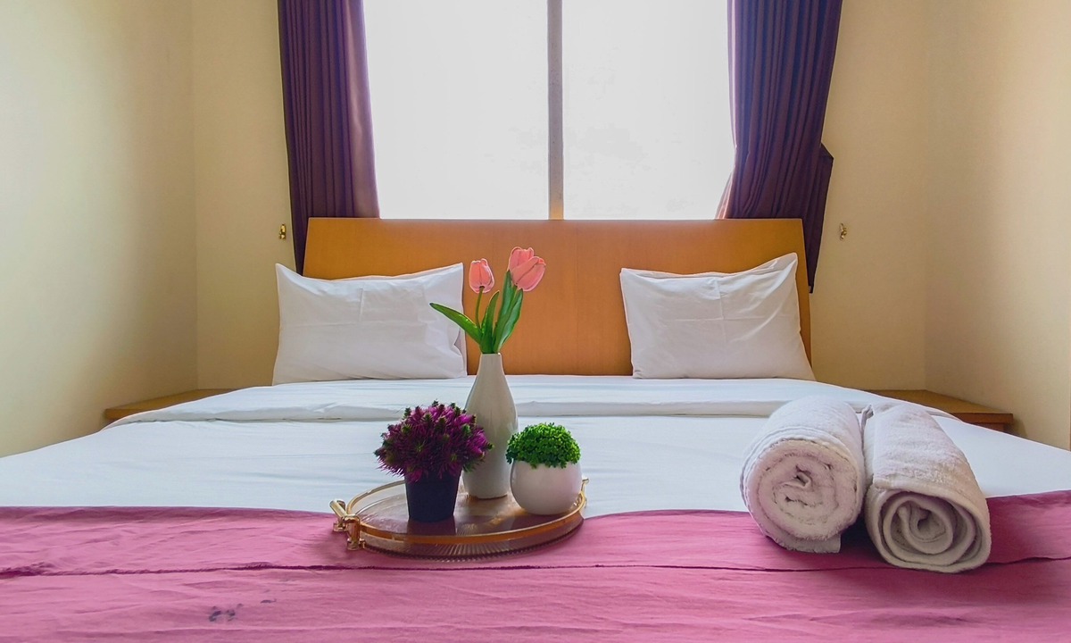Suko Manunggal Apartment | Classic And Warm 2Br At Apartment Taman Beverly