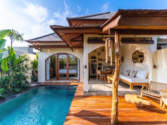 Beraban Villa | VILLA ATAO NYANYI BEACH - In front of entrance to NUANU