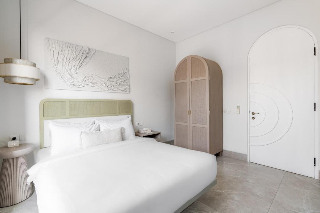 Batu Bolong Villa | Casa Contenta Canggu - Luxury 5BR Private Pool Villa