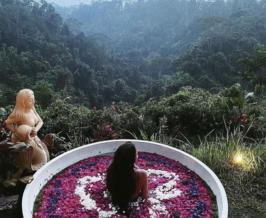 Tampaksiring Hotel | Bubble 7 - Cozy Bubble Retreat White Bath Ubud