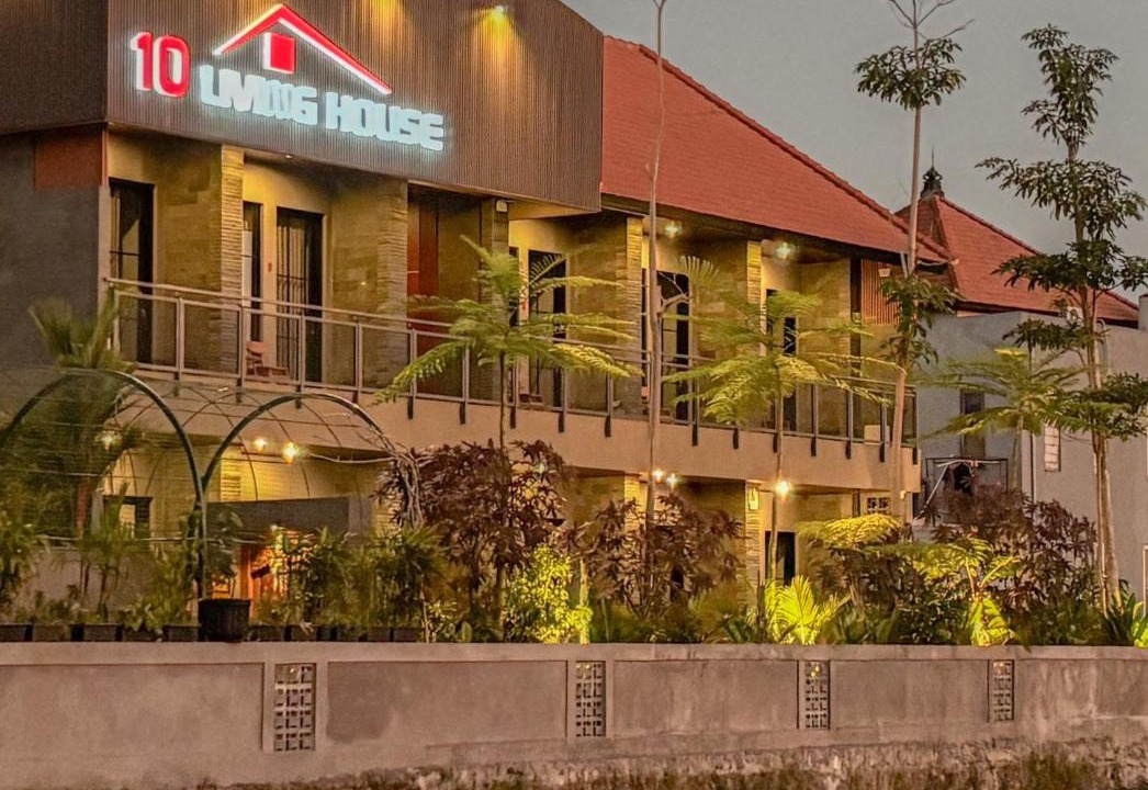 Nyambu House | 10 Living House