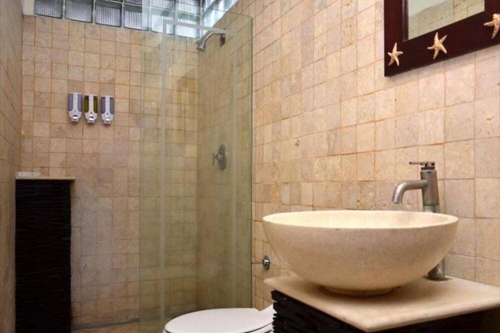 Photo of Bathroom in Laksmana