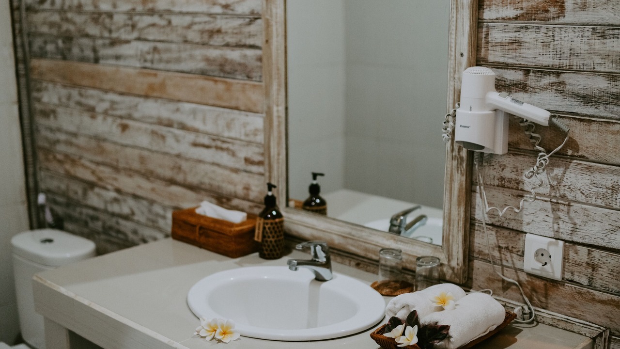 Photo of Bathroom in Mushroom Bay