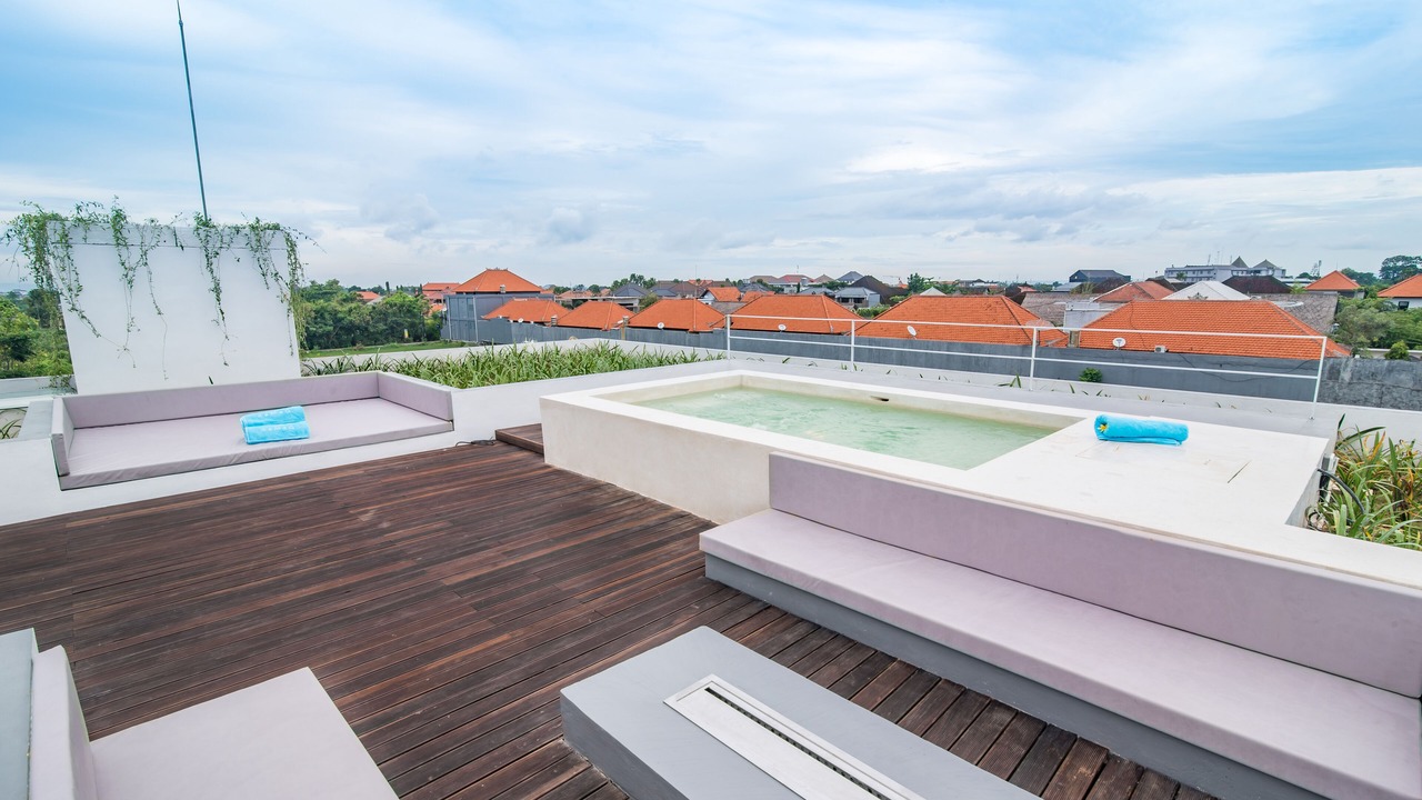 Photo of Patio Balcony in Sunset Road