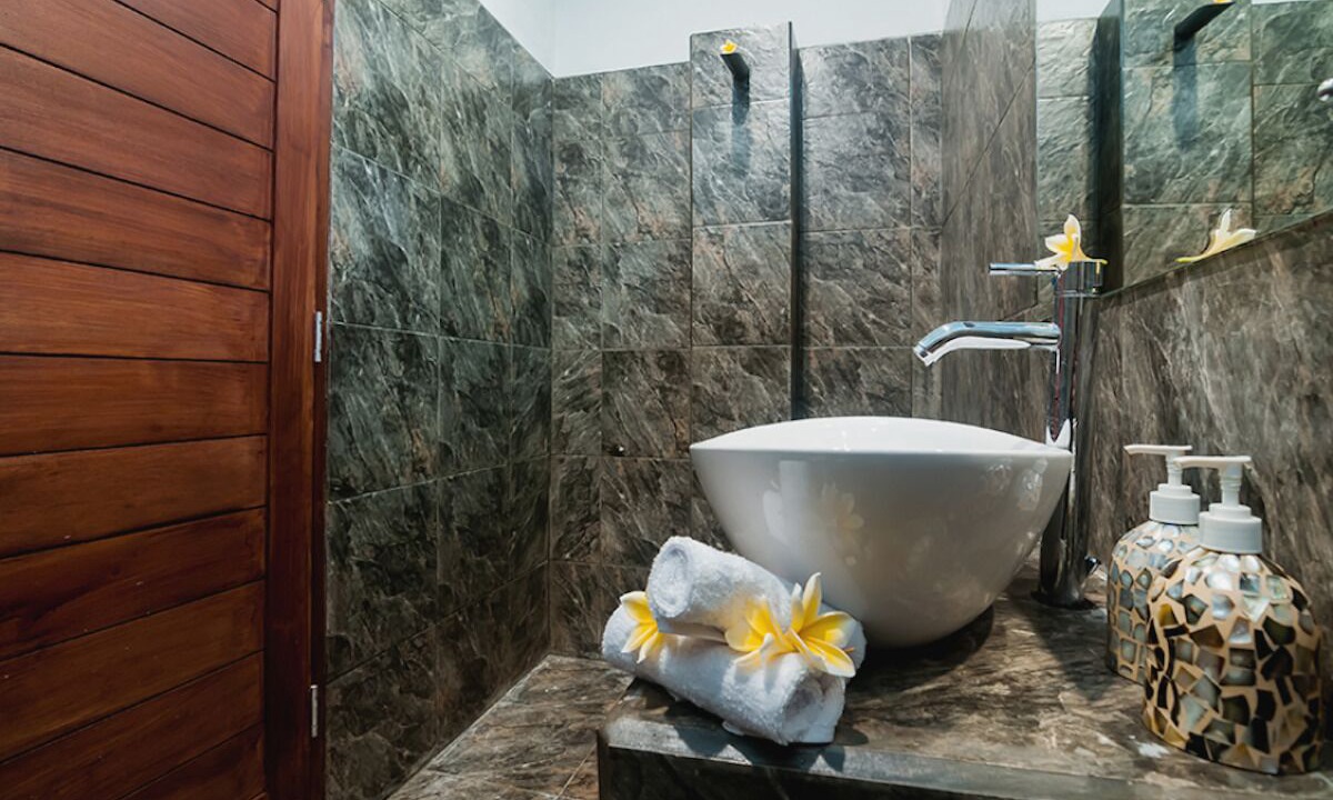 Photo of Bathroom in Petitenget