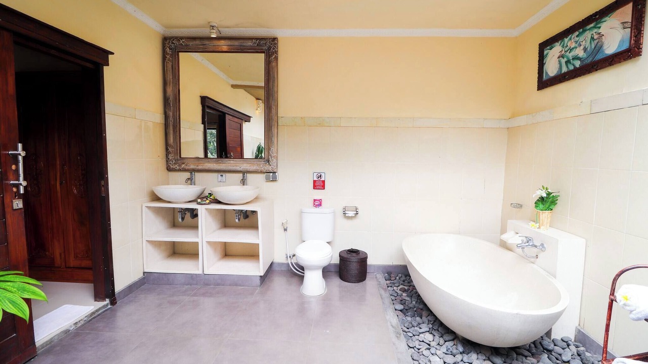 Photo of Bathroom in Petulu