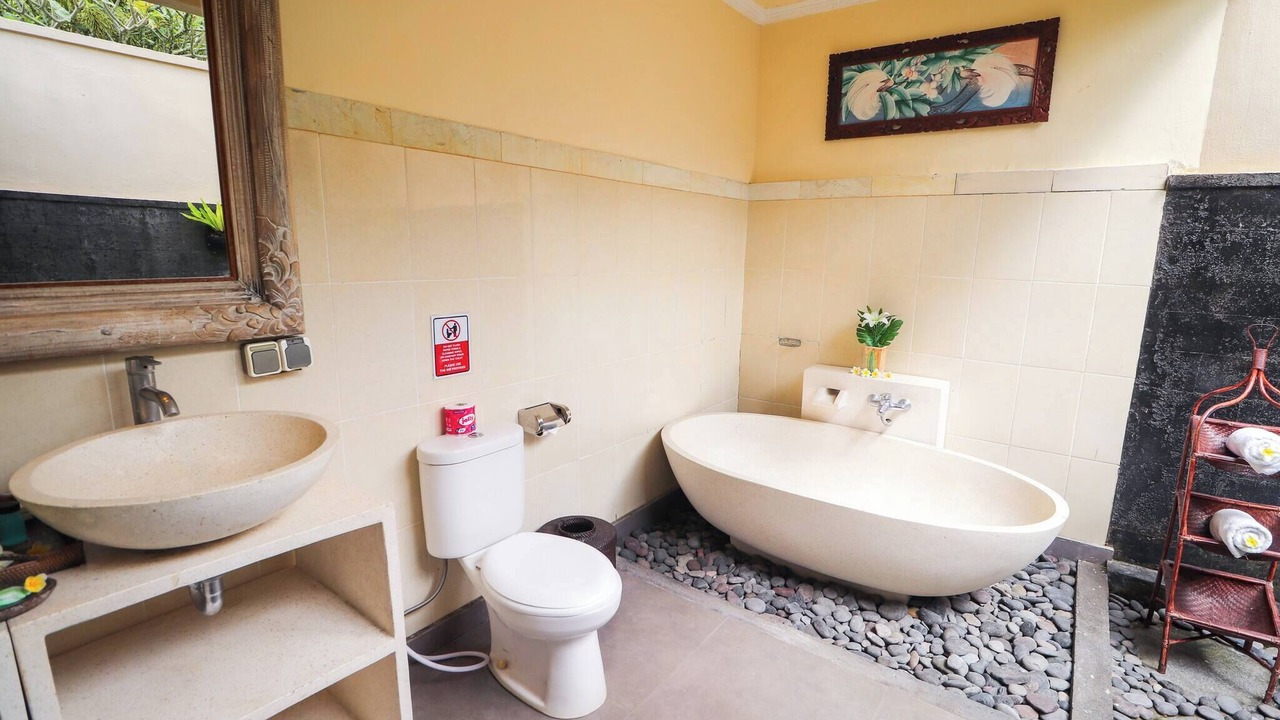 Photo of Bathroom in Petulu