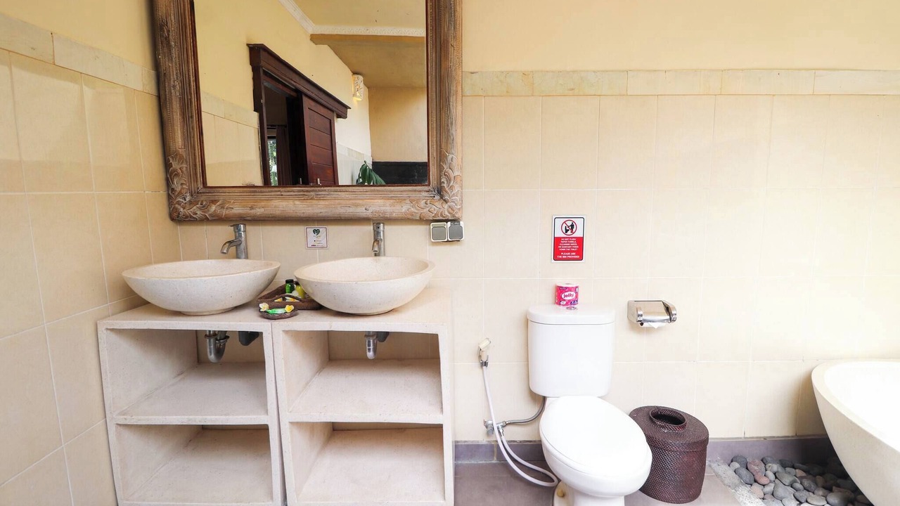 Photo of Bathroom in Petulu