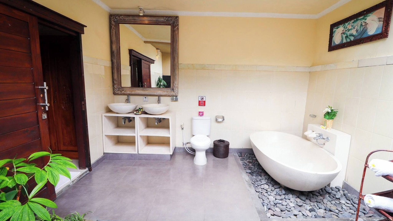 Photo of Bathroom in Petulu