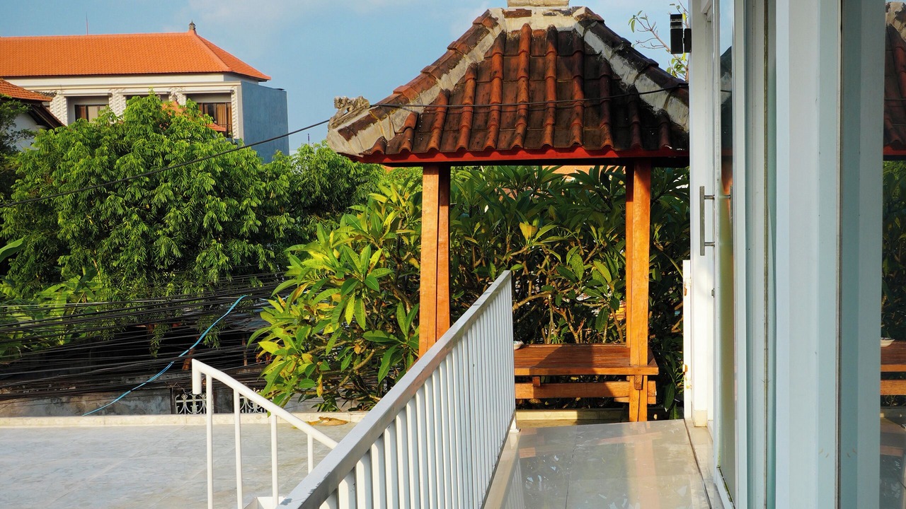 Photo of Patio Balcony in Sunset Road