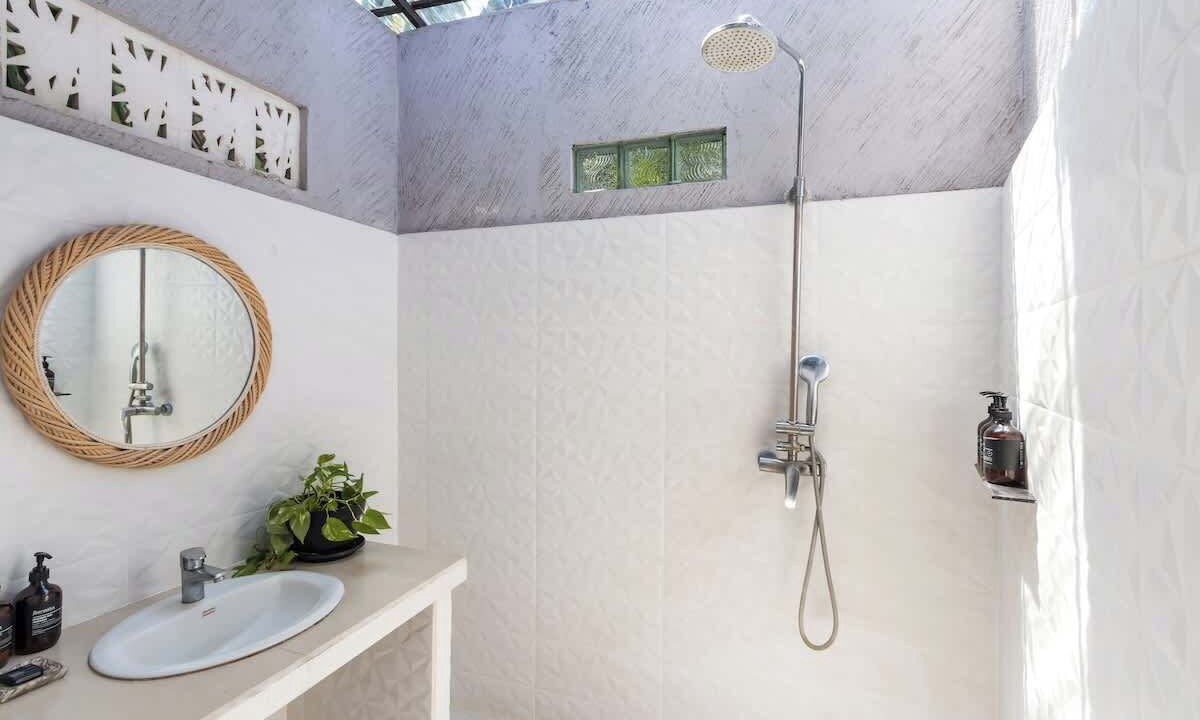 Photo of Bathroom in Sunset Road