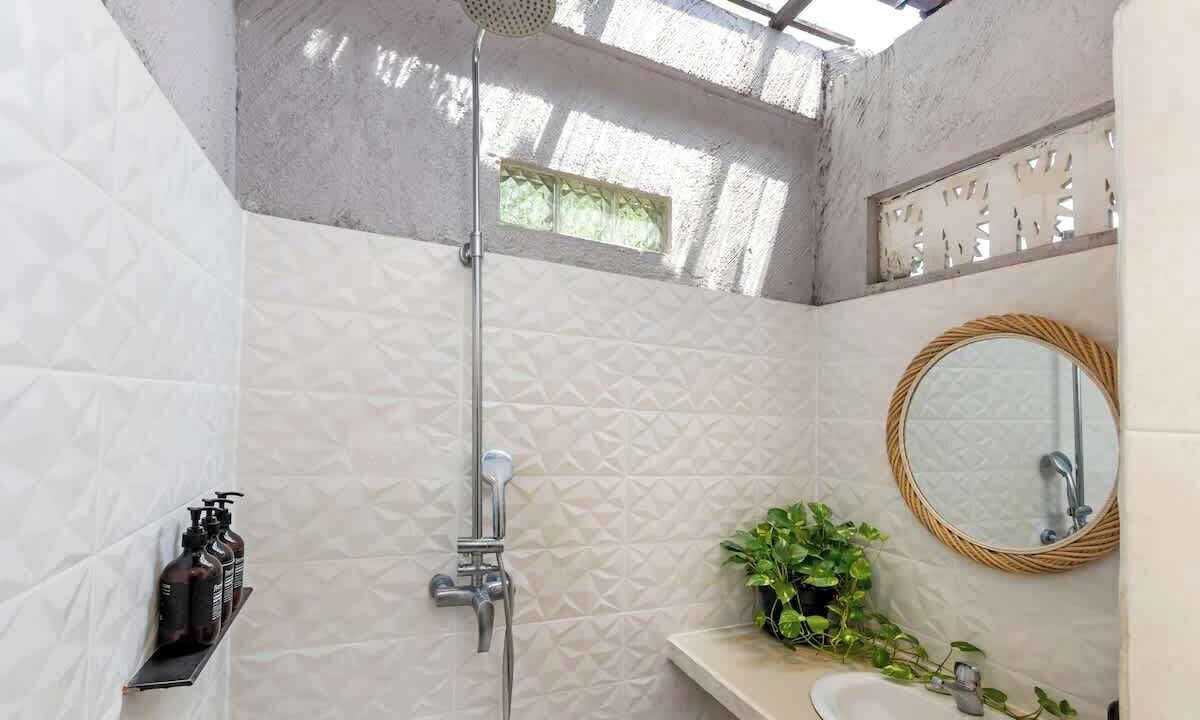 Photo of Bathroom in Sunset Road