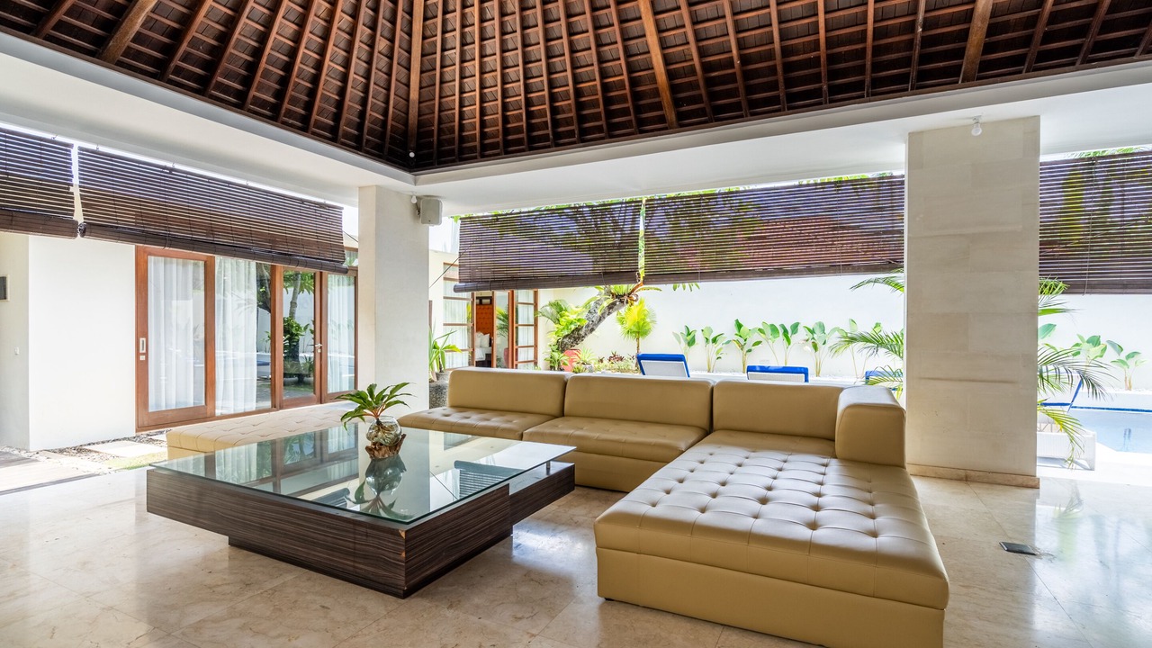 Photo of Patio Balcony in Sunset Road