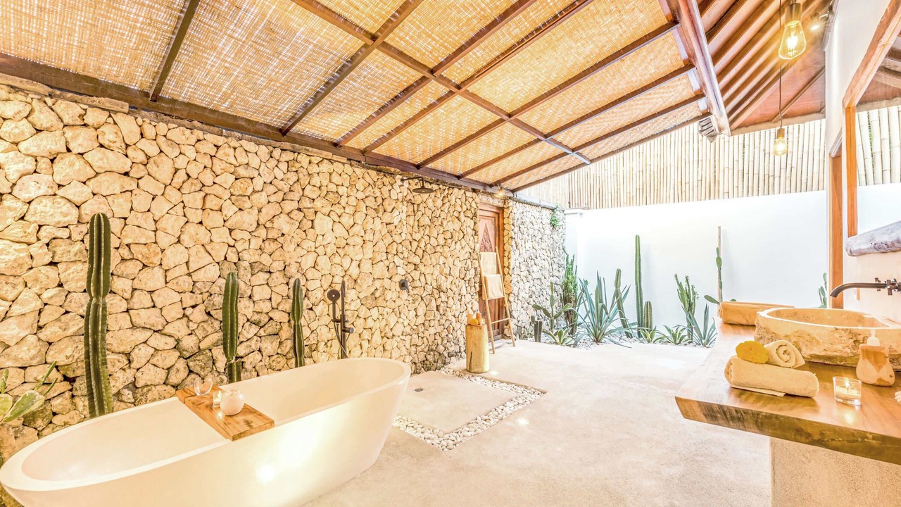 Photo of Bathroom in Petitenget