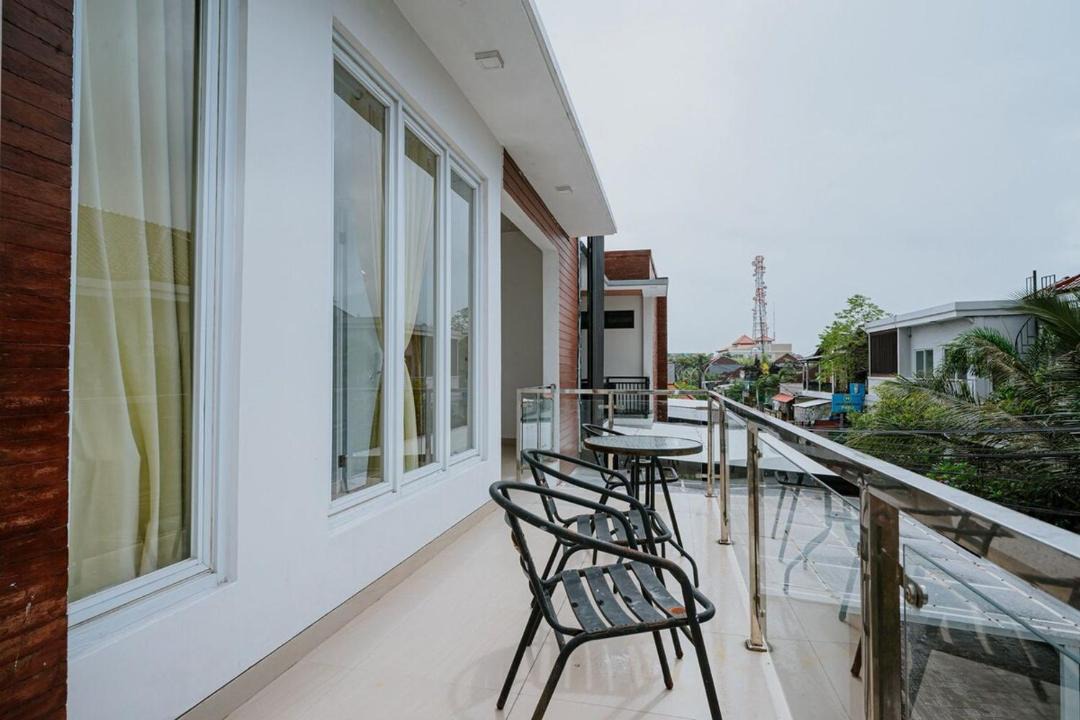 Photo of Patio Balcony in Sunset Road
