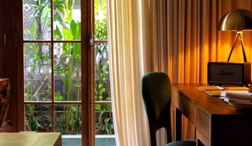Pavilion Pool Suite with Daily Breakfast