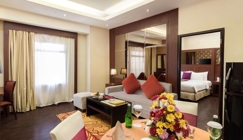 Suite, 1 Double Bed, Non Smoking, Refrigerator & Microwave (Living Room)
