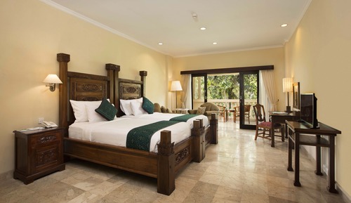 Premier King Room, Pool or Valley View
