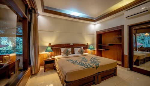 Standard Room, 1 Double or 2 Twin Beds, Pool View