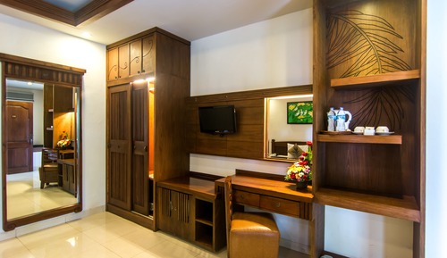 Economy Room, 3 Twin Beds, Pool View
