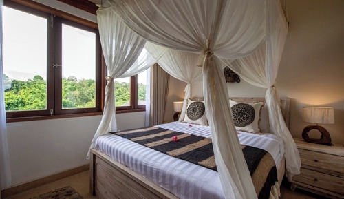 Deluxe Duplex, 2 Bedrooms, Poolside