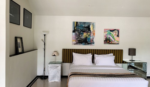  Artist's Pool-View Suite with King Bed