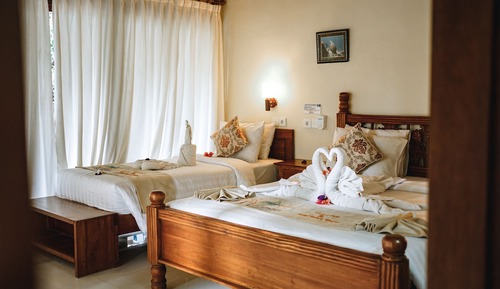 Deluxe Triple Room, 1 Bedroom, Refrigerator, Pool View