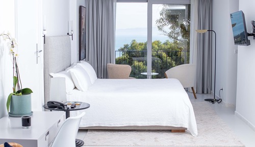 Deluxe Suite, 1 Queen Bed, Non Smoking, Sea View