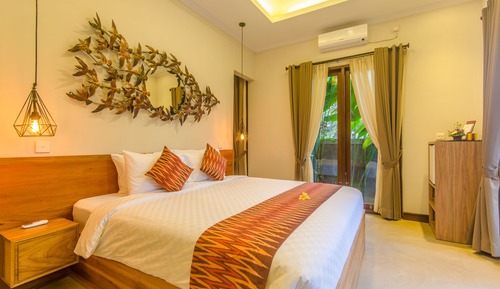 Queen Room with Pool View
