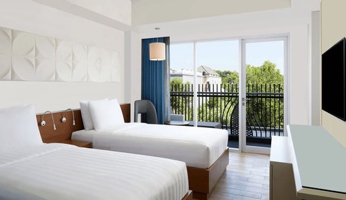 Room, 2 Twin Beds, Poolside