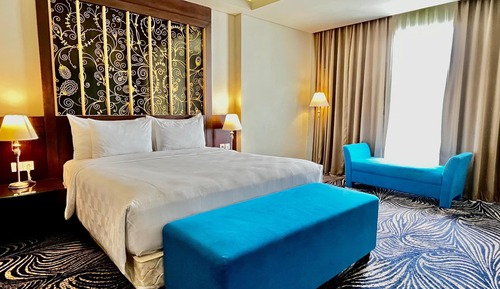 Grand Deluxe Hotel