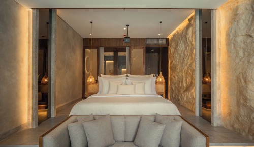 Suite Room with Lagoon Access