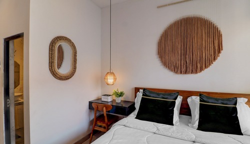 Deluxe Suite, Pool Access