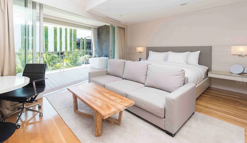 Deluxe Suite, 1 King Bed, Balcony, Pool View