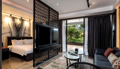 Deluxe Studio Suite, 1 King Bed, Garden View