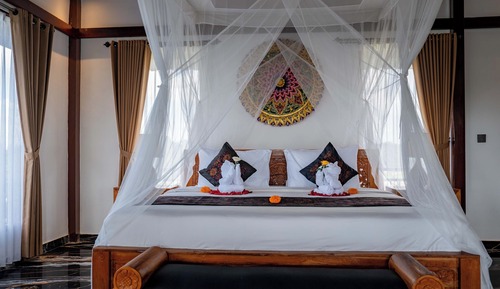 Grand Villa Campuhan with Private Pool and Valley View