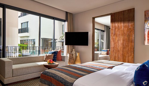 Deluxe Room, 2 Twin Beds, Pool View