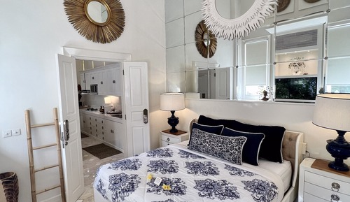 Standard Villa, 1 King Bed, Poolside