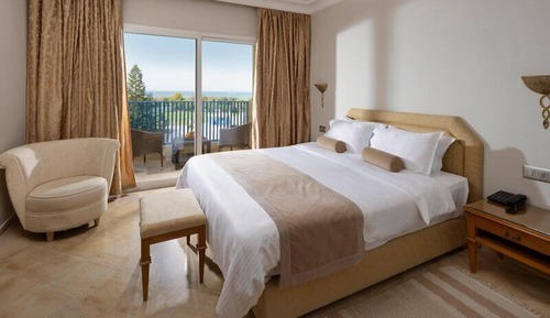 Deluxe Suite, 1 King Bed (Grand View)