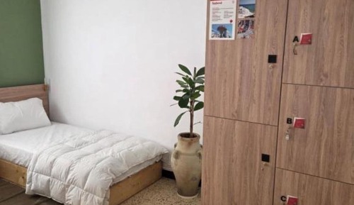 Shared Dormitory, Men only