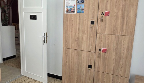 Shared Dormitory, Women only