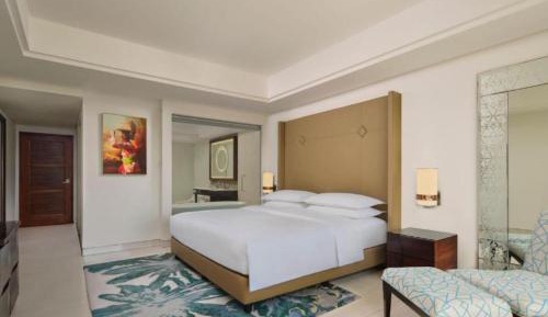 Guest Room, 1 King Bed (suitable for 2 adults & 2 children below 12 y.o. or 3 adults with Extra Bed)